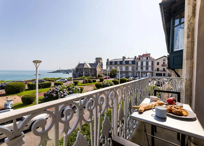 Balea Keyweek Seafront Duplex Apartment With Balcony Garage In Biarritz