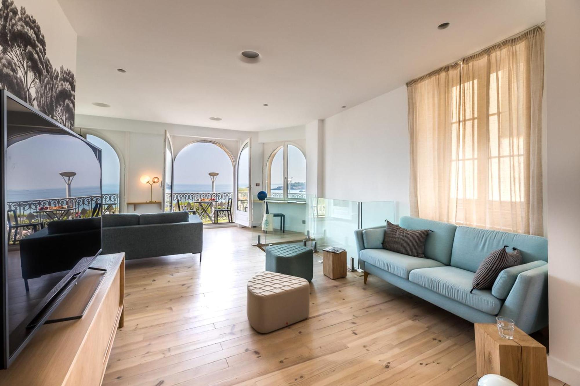 Balea Keyweek Seafront Duplex With Balcony Garage In Biarritz
